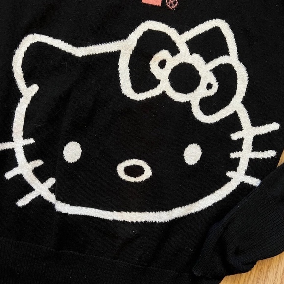 SANRIO HELLO KITTY Classic Knit Sweater Crewneck Long Sleeve Size Small NWOT - Picture 3 of 12